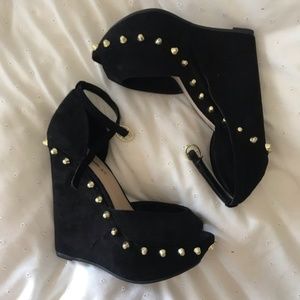 NWOT Faux suede studded wedges
